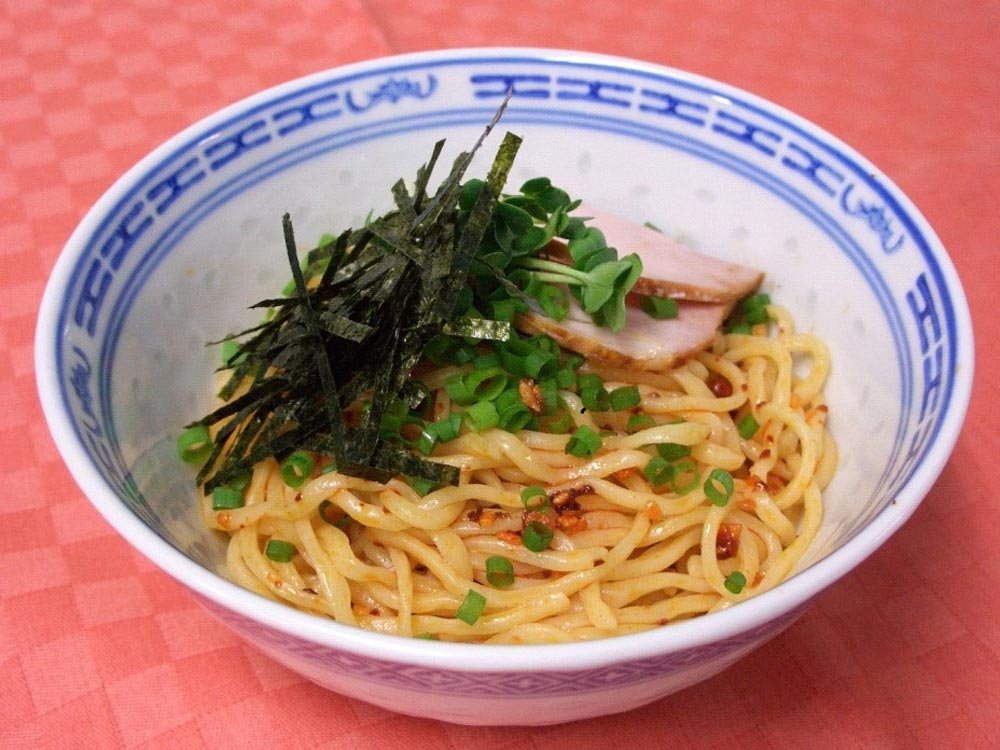 Momoya chili oil fried garlic slices accent toppings.