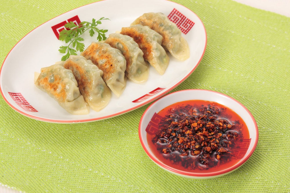 Momoya chili oil golden oil pour highlights premium quality.