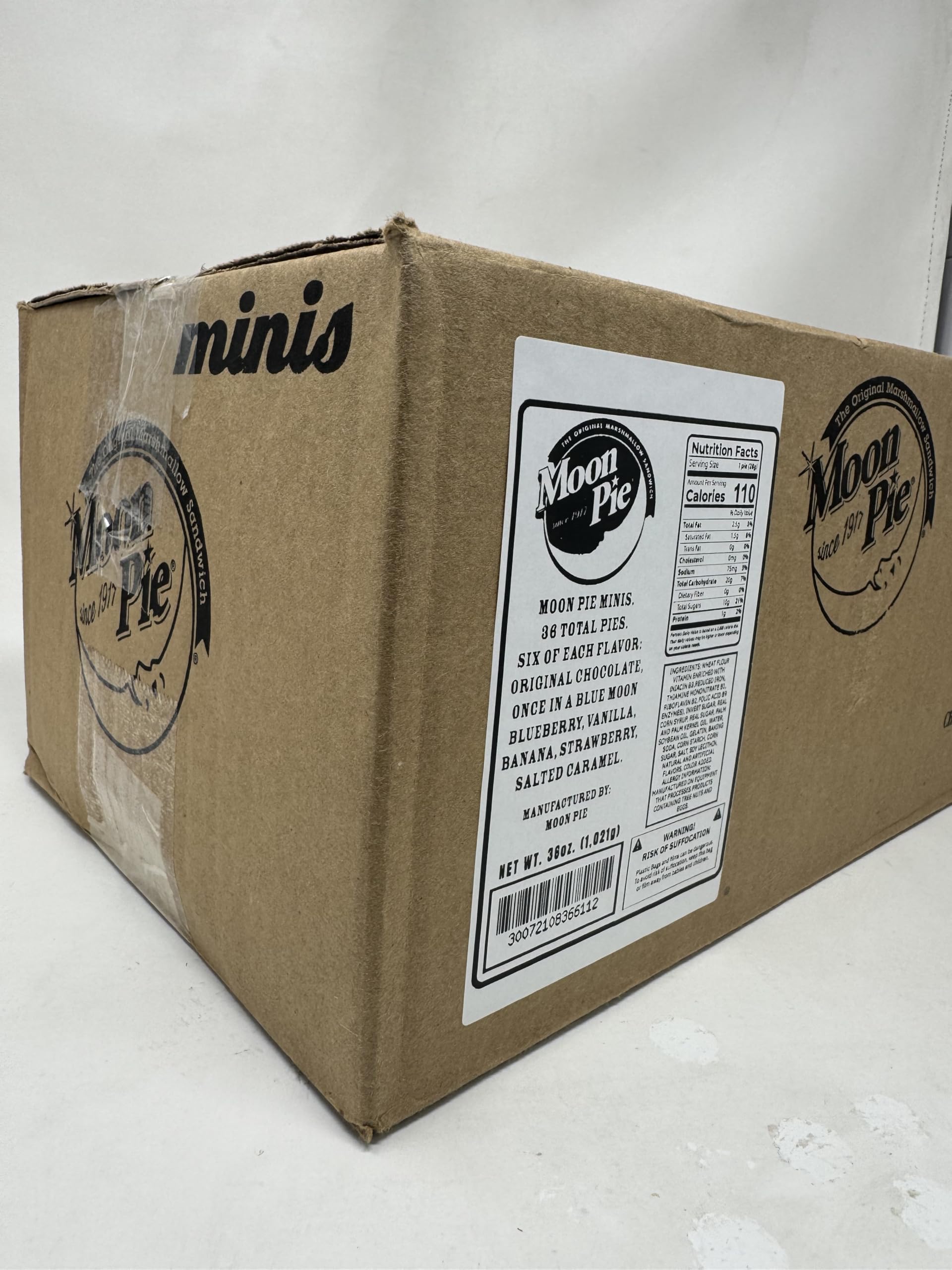 Moon Pie Minis banana flavor, tropical note and marshmallow center for carefree snacking.