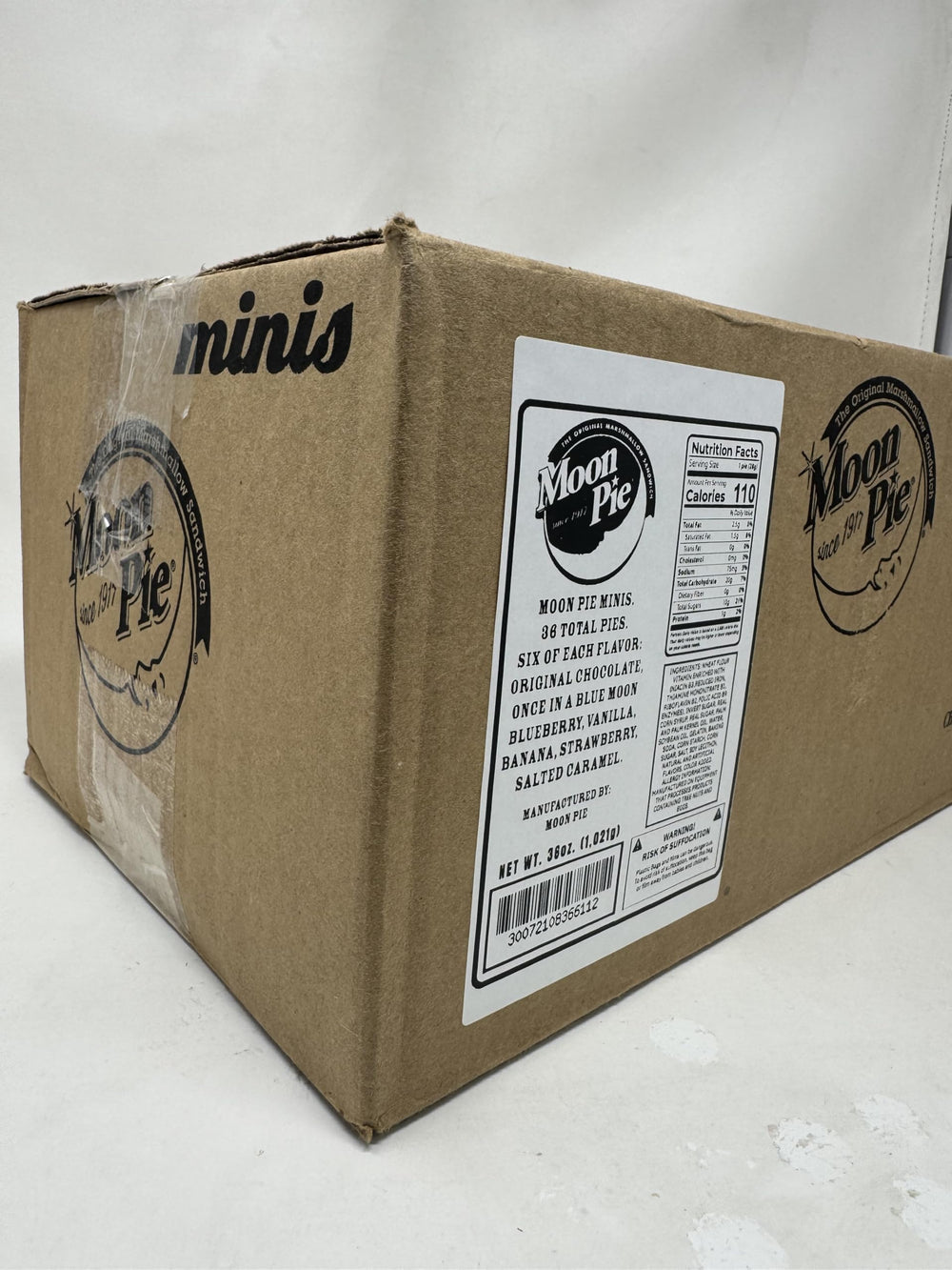 Moon Pie Minis banana flavor, tropical note and marshmallow center for carefree snacking.