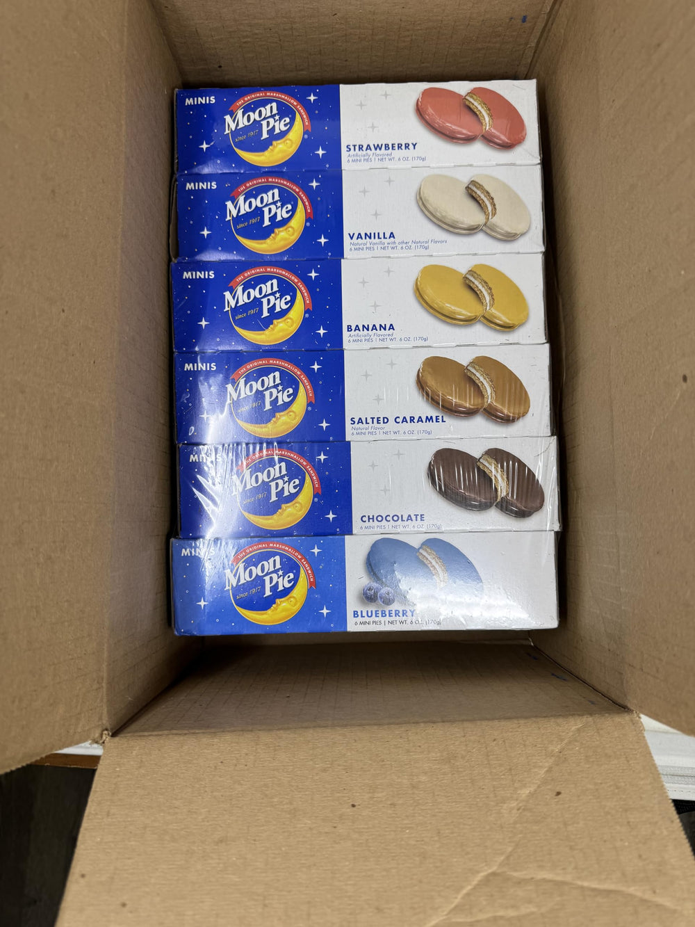 Moon Pie Minis salted caramel, rich coating with creamy marshmallow core, ideal for sharing.