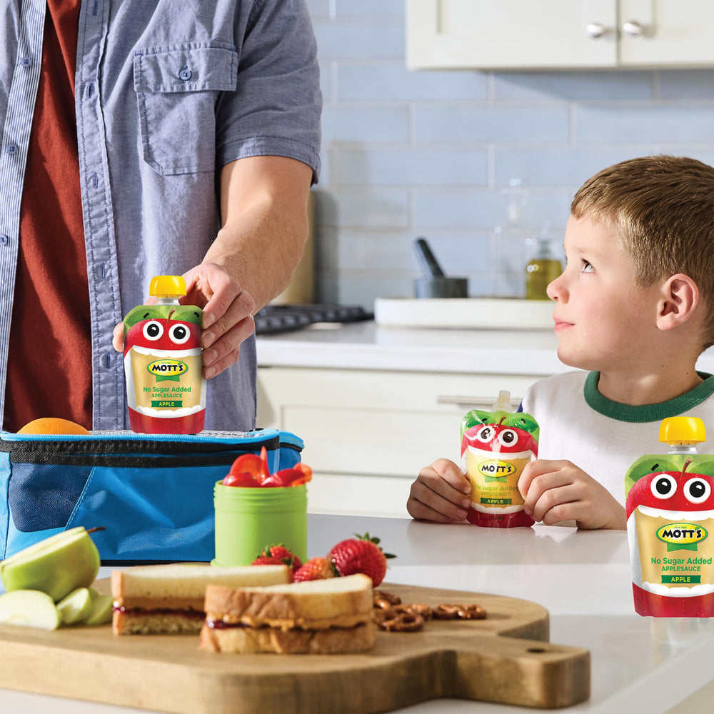 Motts No Sugar Added Applesauce label emphasizes no artificial flavors for clean taste.
