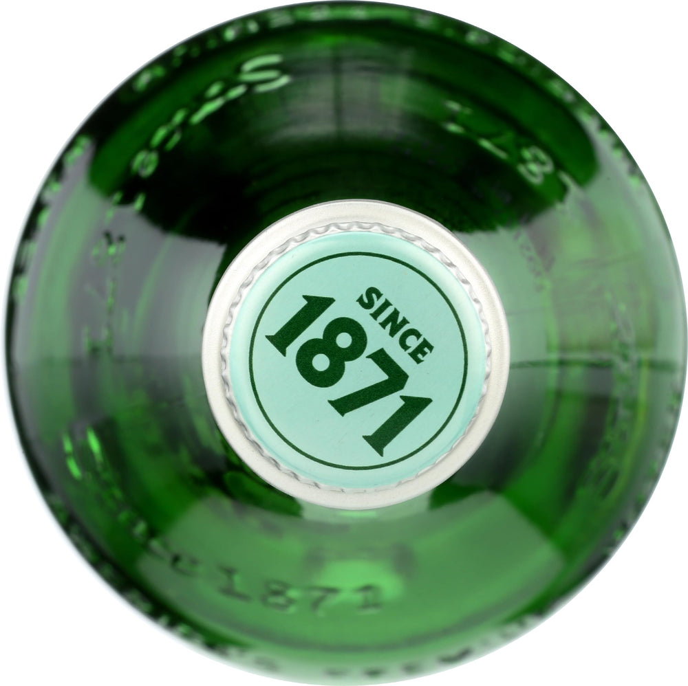 The Mountain Valley Sparkling Water Lime lime wedge showcases a fresh citrus pairing