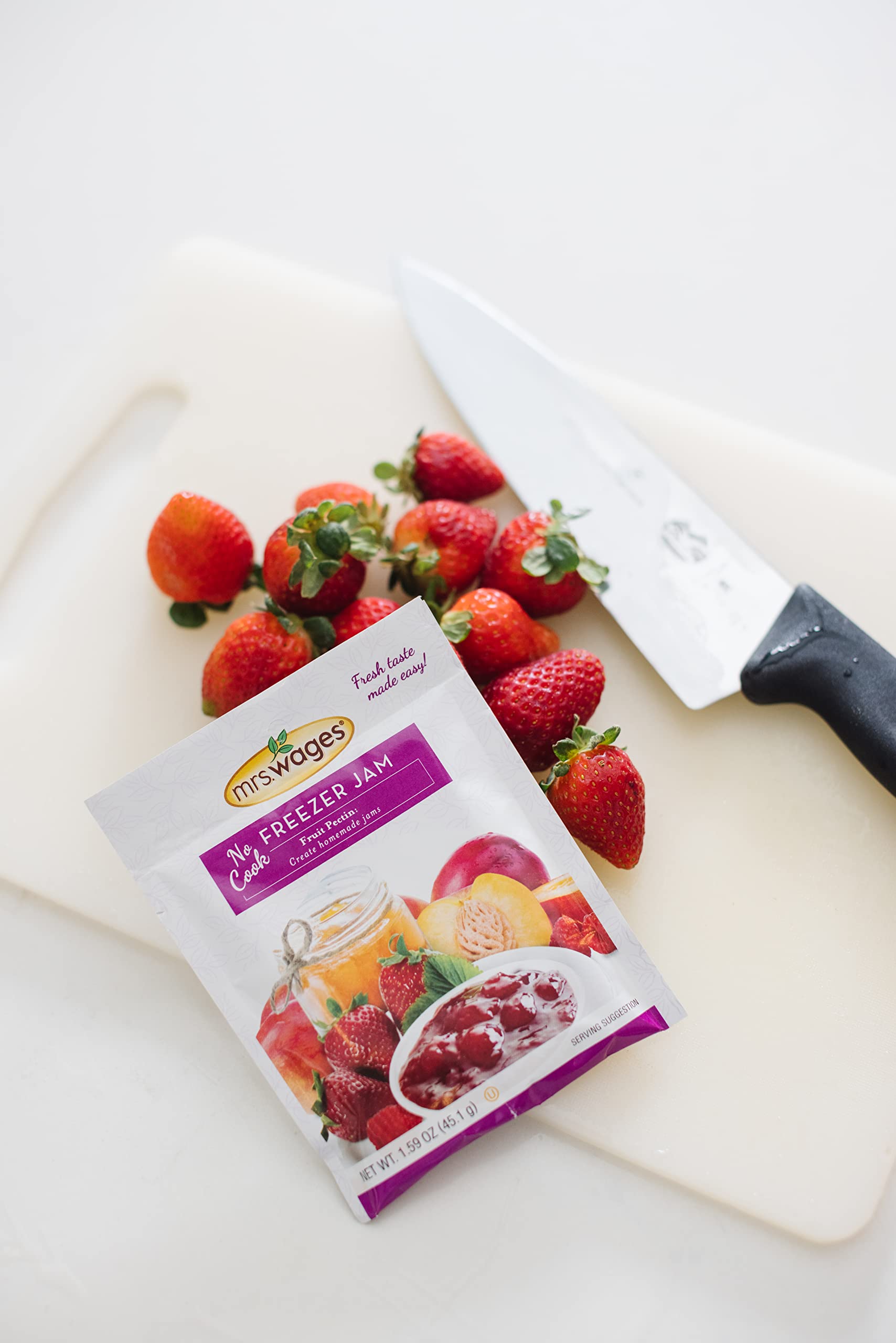 Mrs. Wages value-pack 12 pouches for convenient, portion-controlled jam.