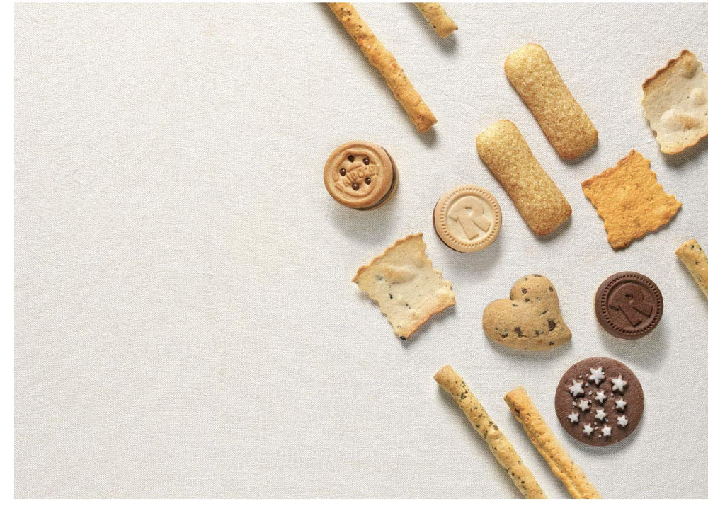 Mulino Bianco Pan di Stelle star shapes on cookies, playful indulgence.