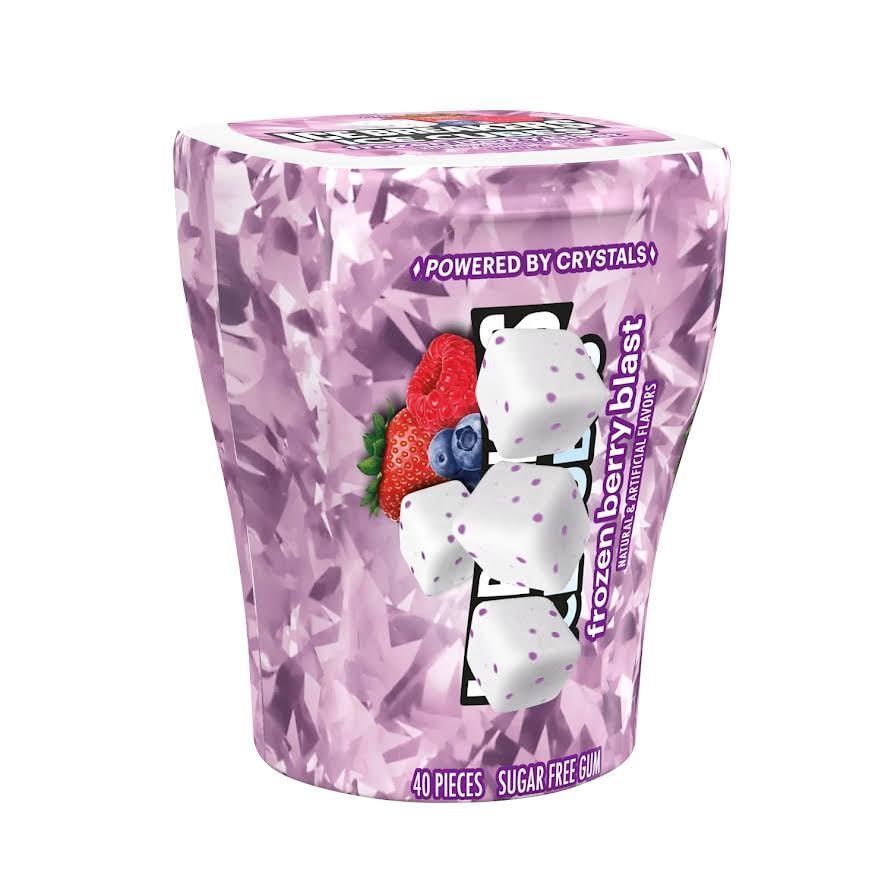 Munchique IceCube Black Cherry bottle with bold cherry flavor and refreshing finish.