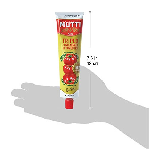 Mutti vegan gluten-free label; ensures dairy-free cooking with tomato paste.
