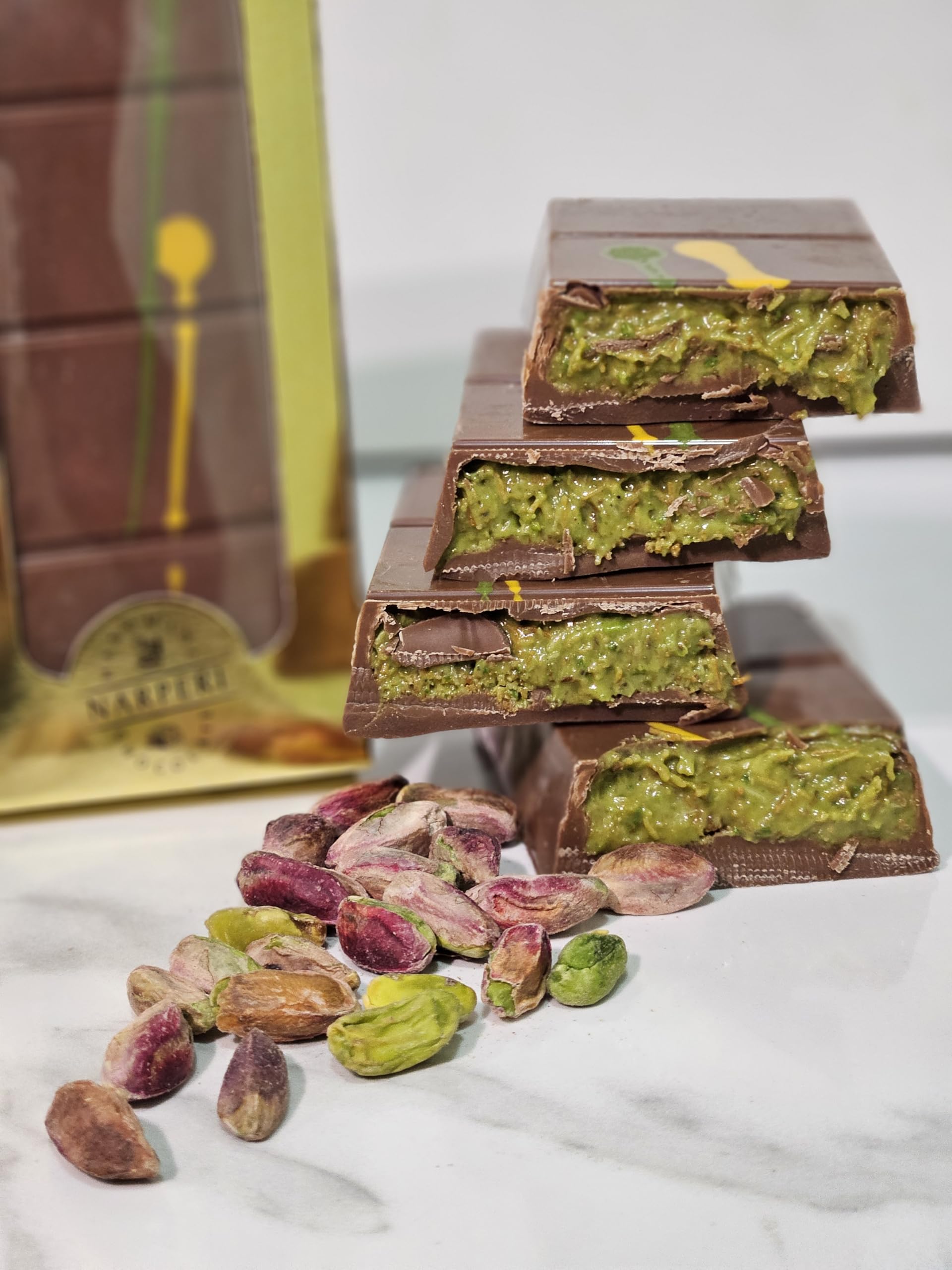 Narperi Dubai luxury gift packaging image showcasing elegant box.