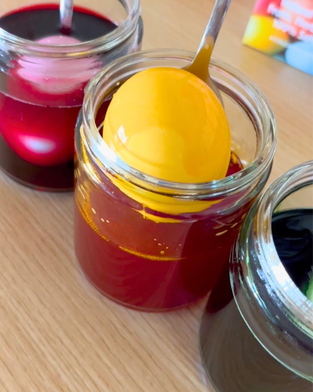 Natural Earth Paint red cabbage dye yields blue-green hues
