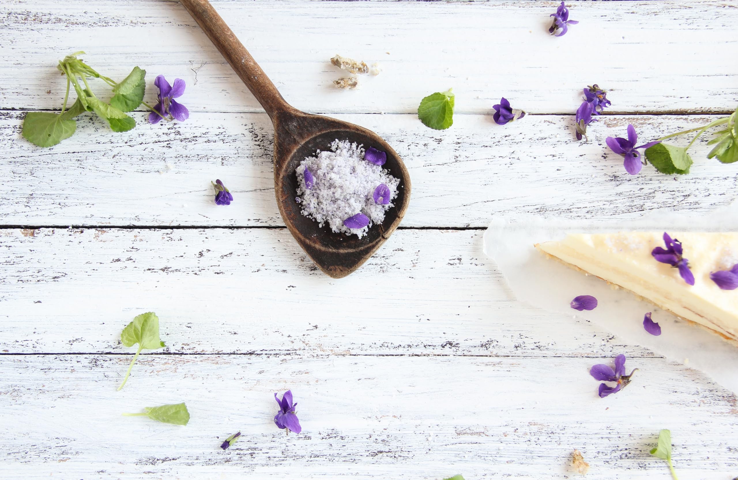 Naturegrail dried violet flowers dye, delivering natural hues for crafts.