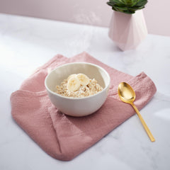 Graphic on Nature's Path Homestyle Oatmeal highlighting high-fiber benefits for fullness.