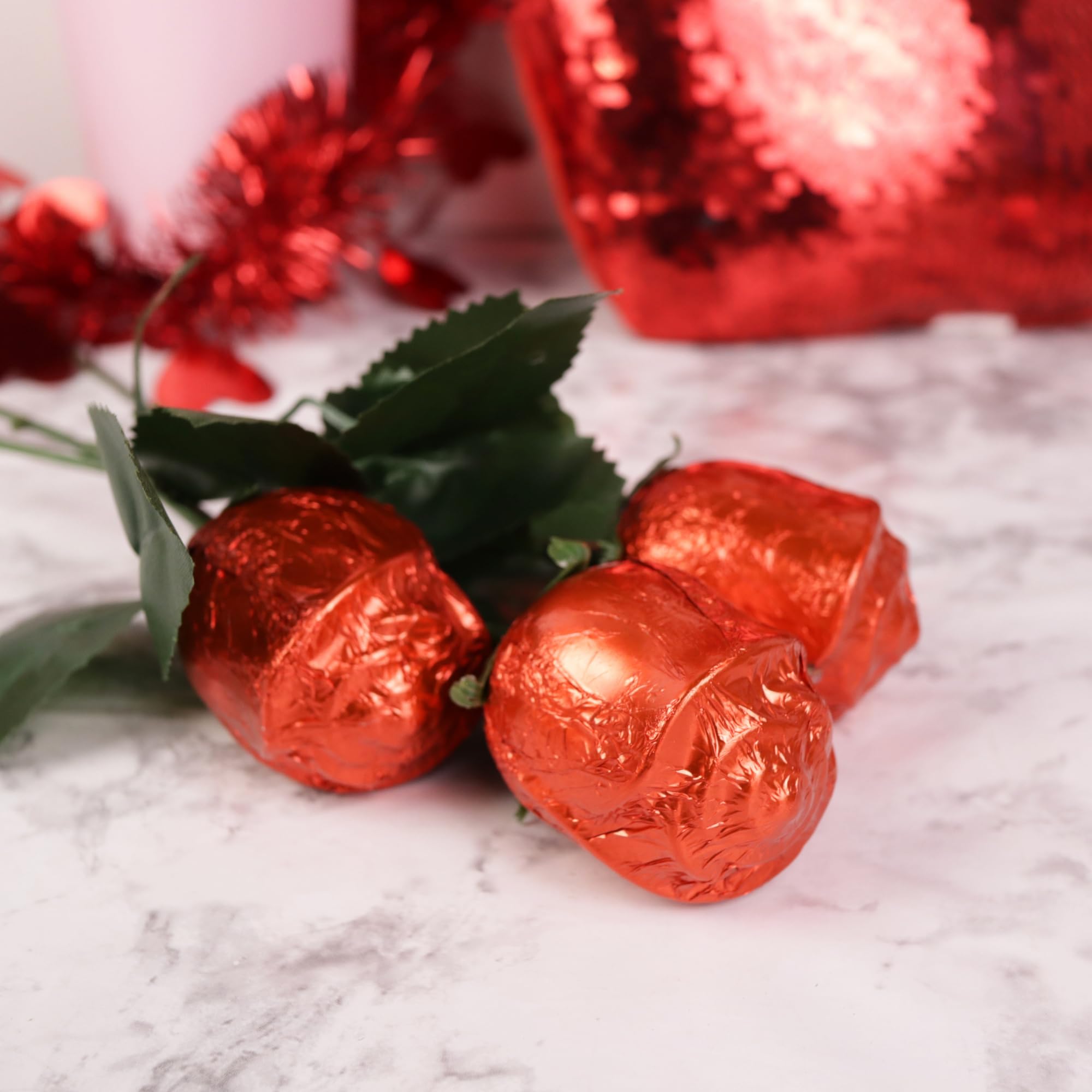 Needzo colorful chocolate roses set adds chic color to desserts and parties.