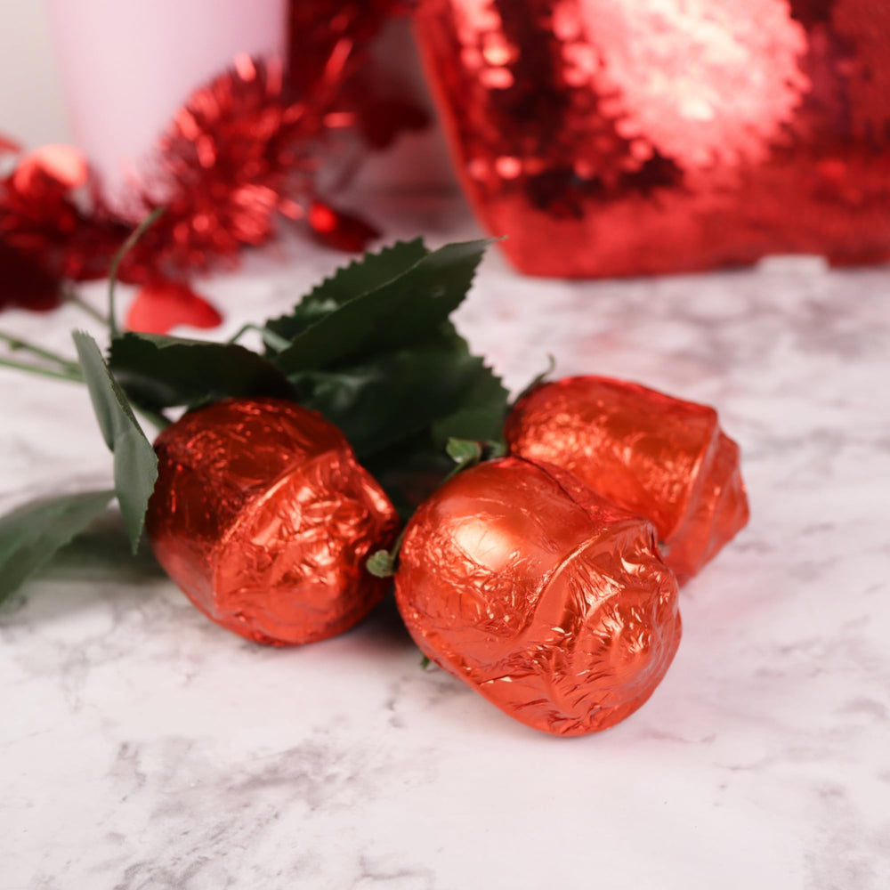 Needzo colorful chocolate roses set adds chic color to desserts and parties.