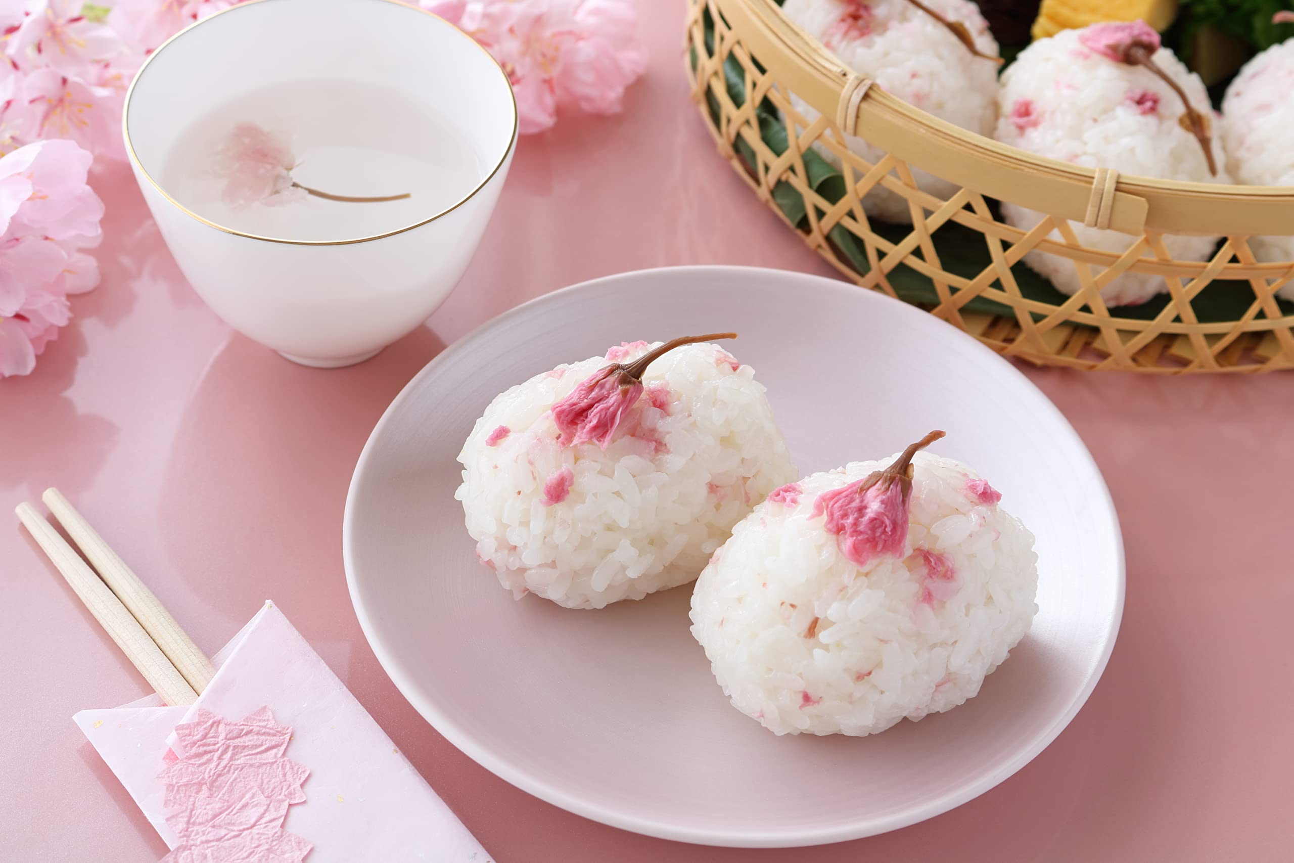 NESTLADY edible sakura in salt enhances delicate aroma.
