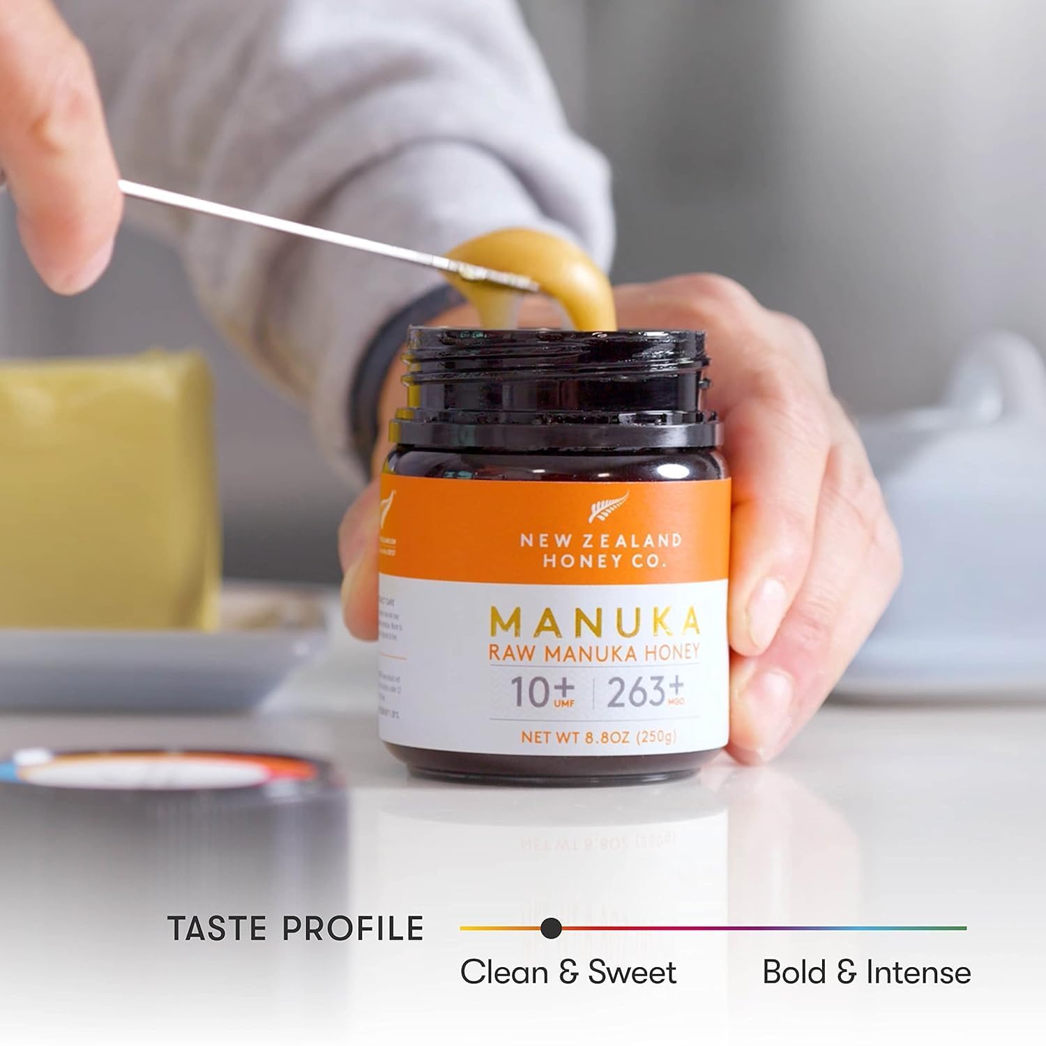 New Zealand Honey Co raw Manuka UMF 10+ pour — silky stream