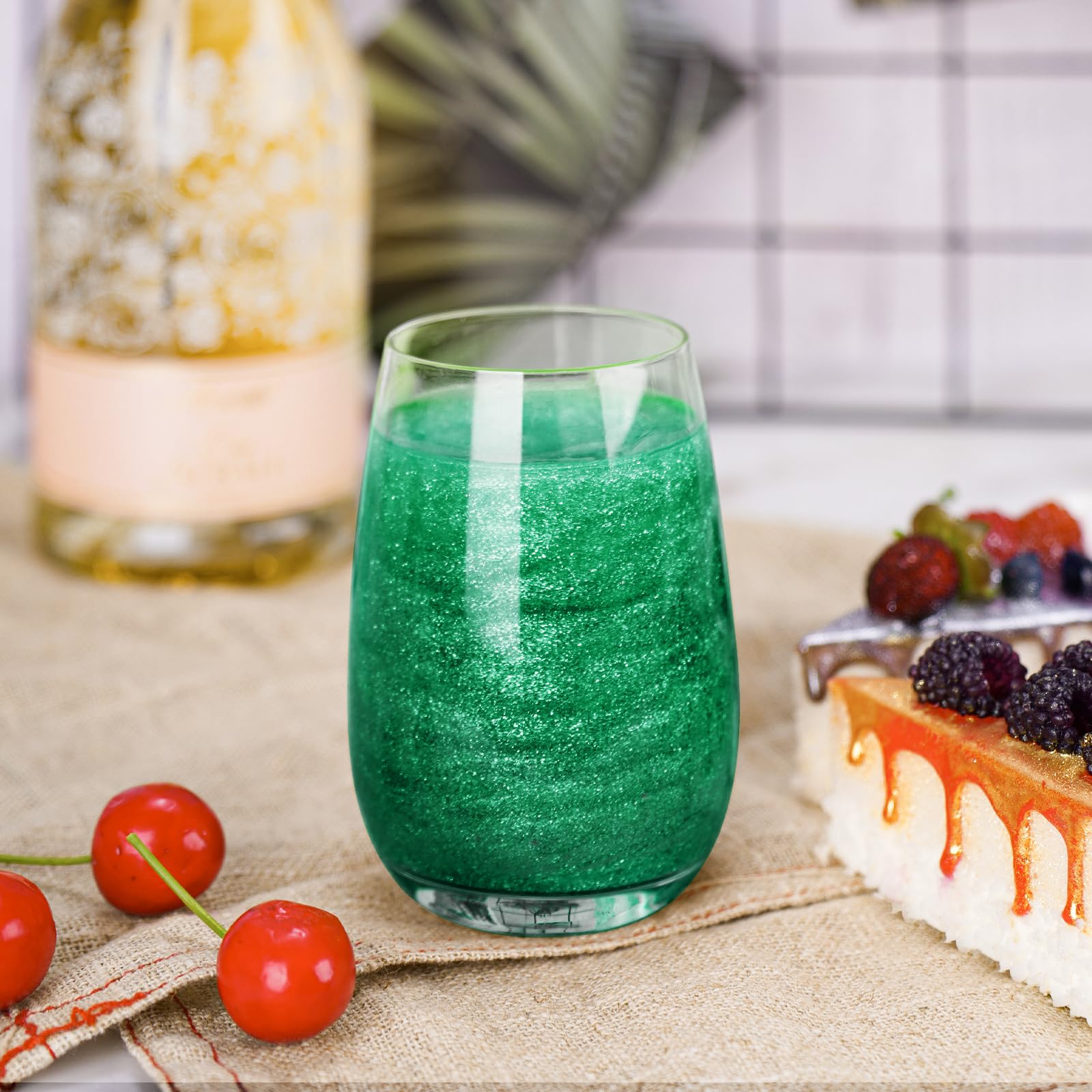 NiHome vegan, allergen-free glitter powder safe for dessert use.