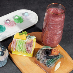 NiHome dark red glitter dust enhances wine or champagne presentation.