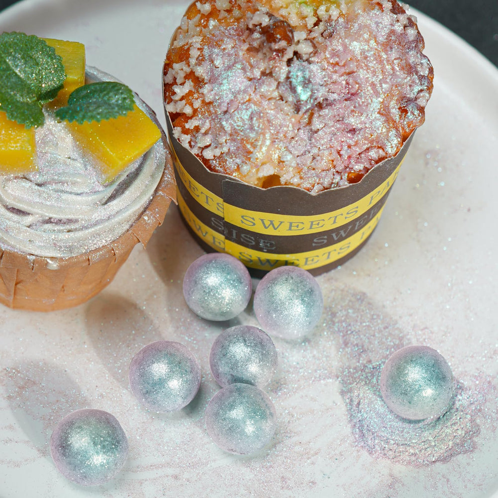 NiHome luster dust enhances wine and champagne with a festive shimmer