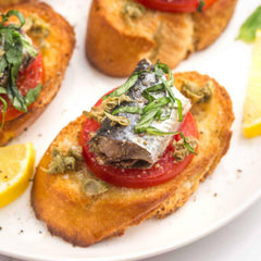 Nuri sardines in olive oil can enjoyed on crackers.