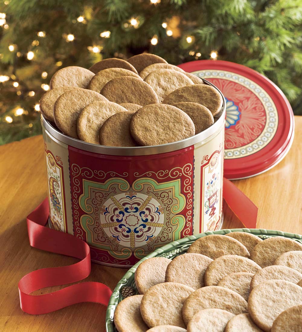Nyakers Gingersnaps close-up showing chewy texture and real ginger flavor.