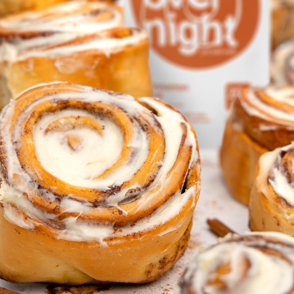 Oats Overnight Cinnamon Roll ingredients emphasize high-fiber, plant-based protein blend.
