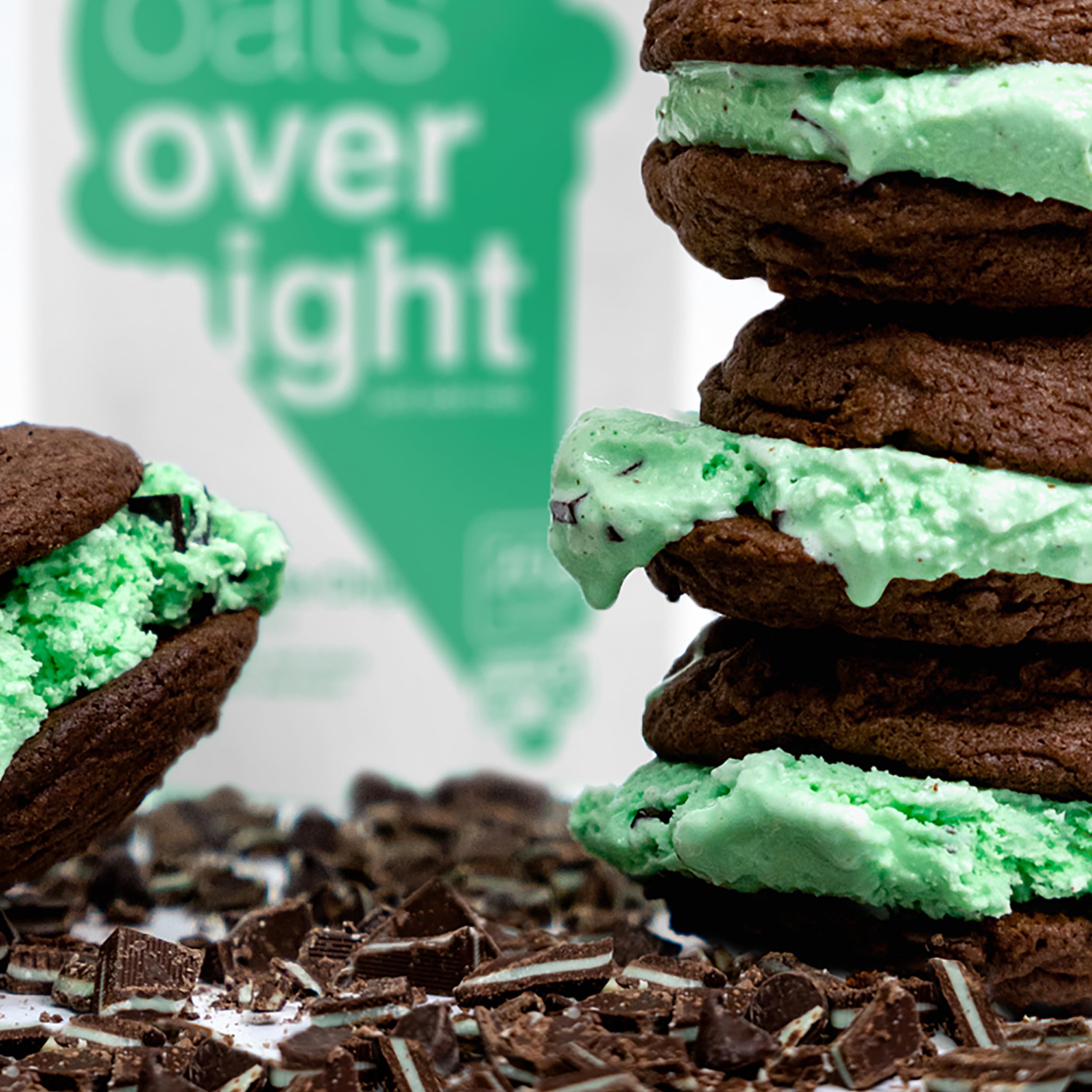 8-pack box graphic for Oats Overnight Mint Chocolate Chip.