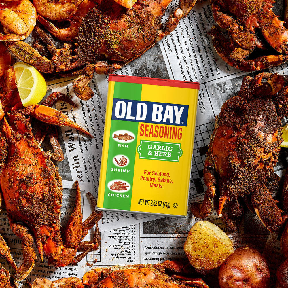 2.62 oz container of Old Bay Garlic & Herb seasoning.