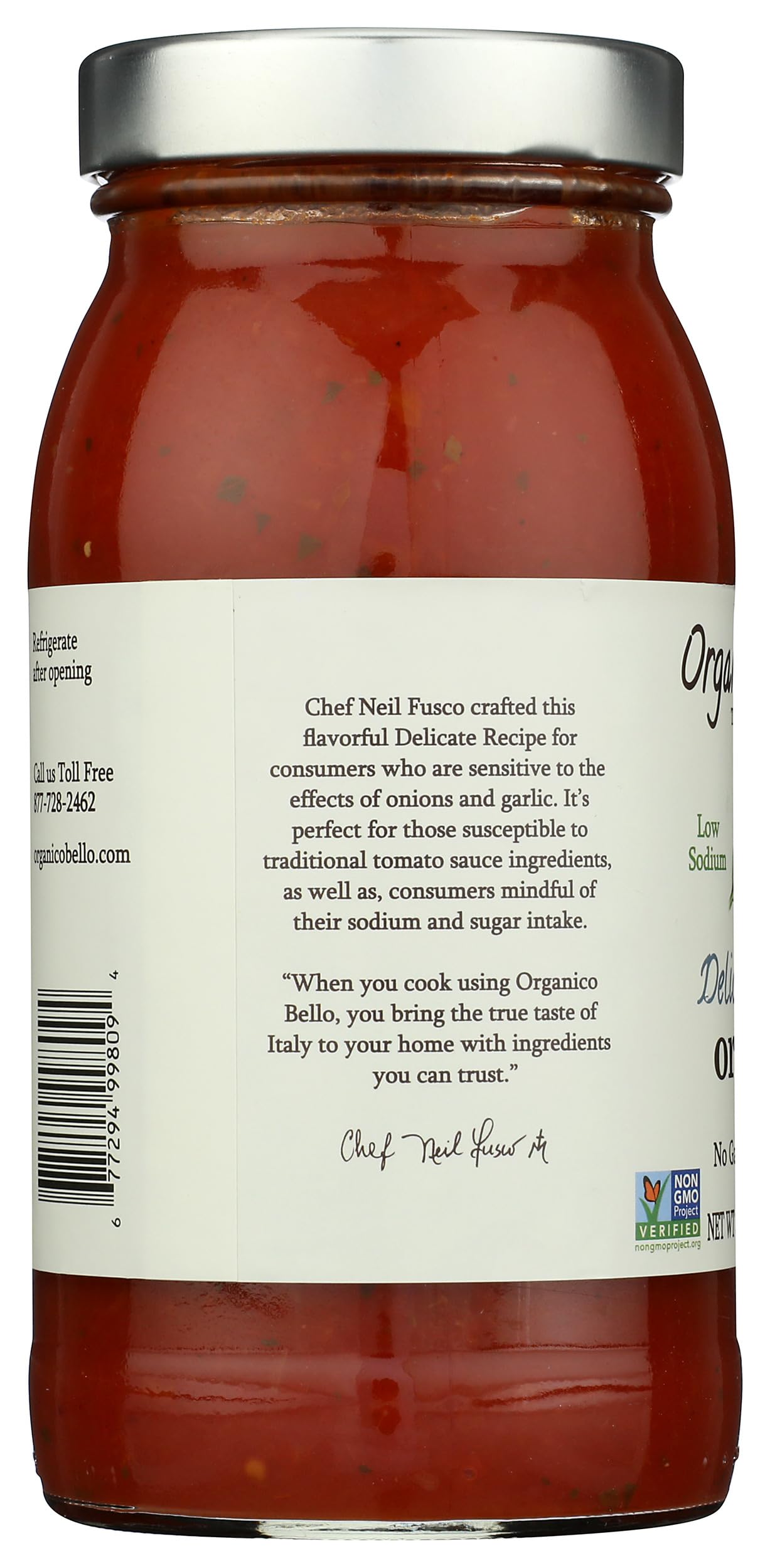 Organico Bello Delicate Recipe Pasta Sauce jar being opened for serving.