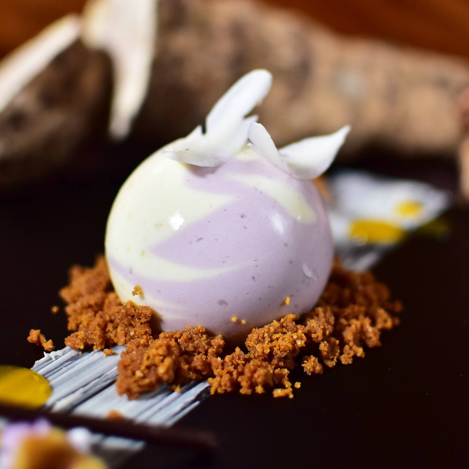 ORGFUN Purple Sweet Potato Powder in blender with ingredients highlighting versatility.