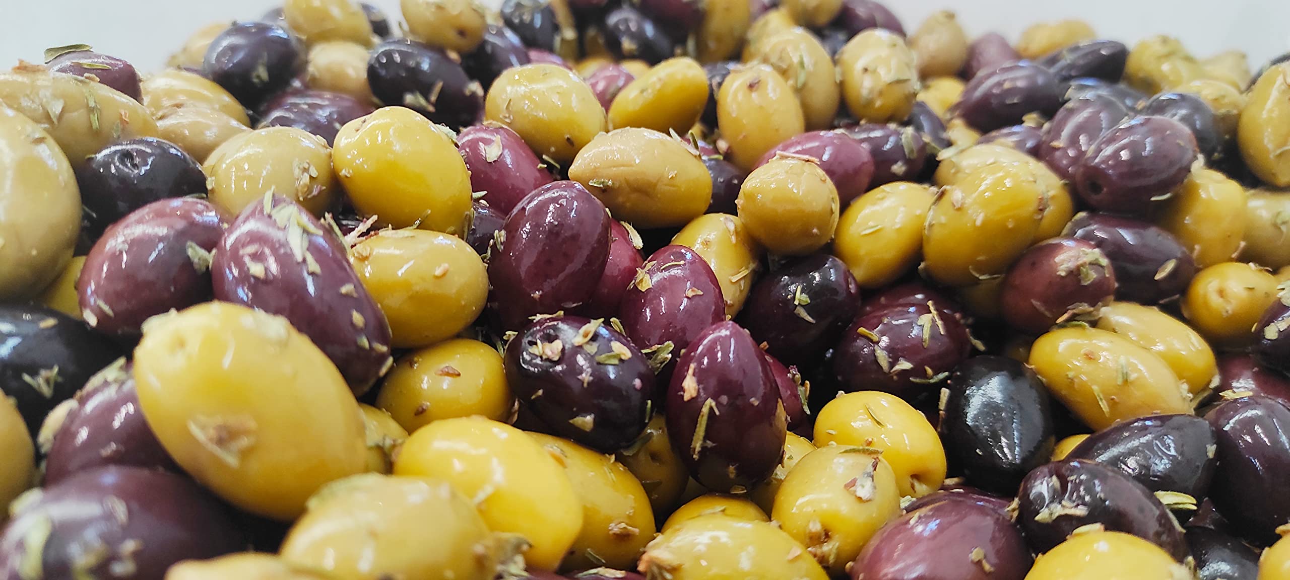 Origenes olives with extra virgin olive oil, versatile for salads and plates