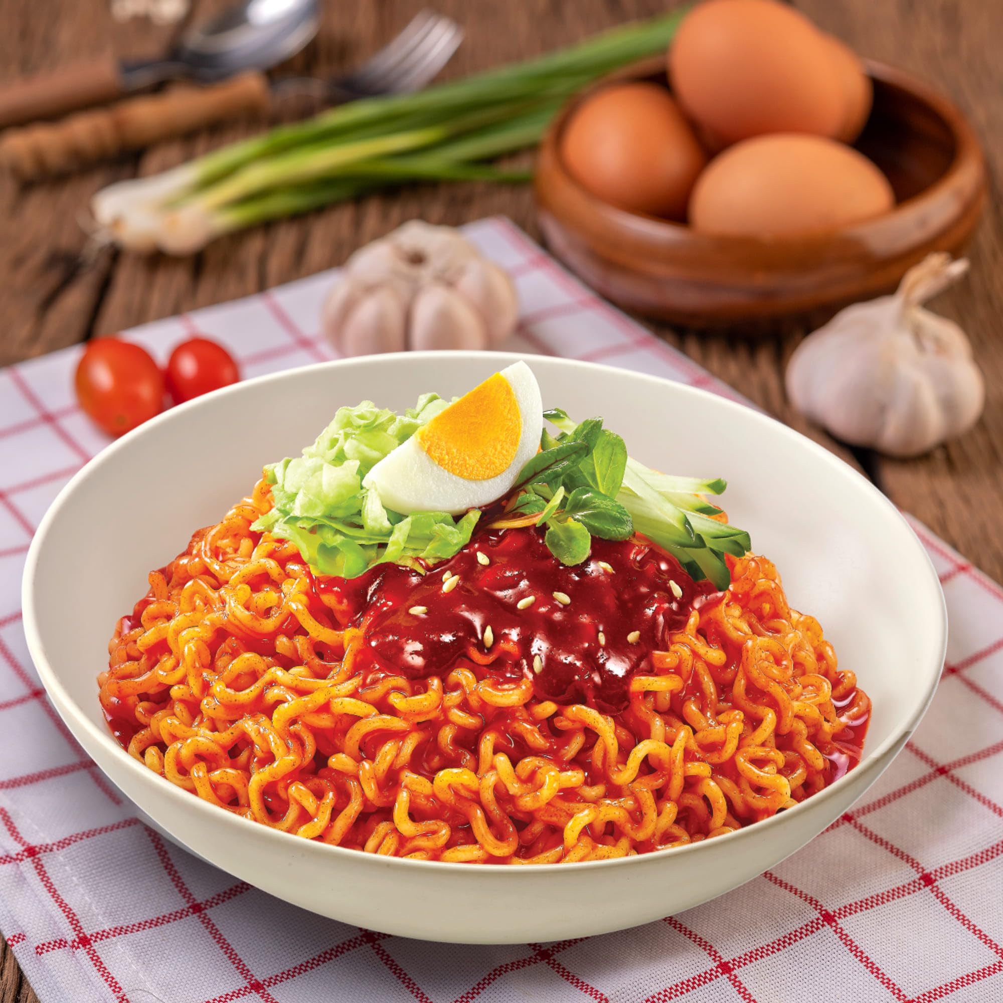 Paldo Fun & Yum Bibim Men ingredients closeup—quality components for tasty meals.