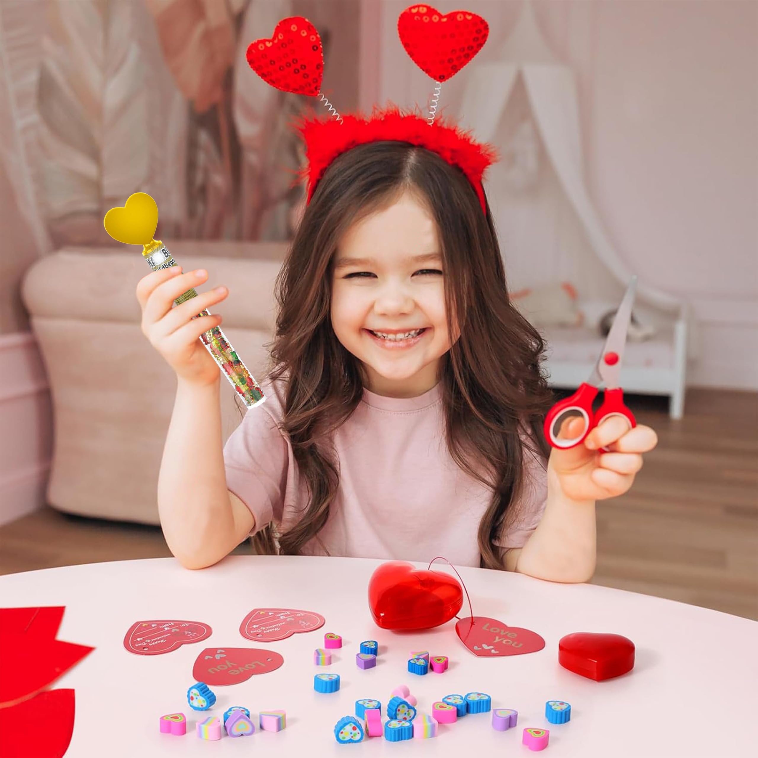 Partypom Goldbearrs gift-ready tubes ideal for quick Valentine surprises.