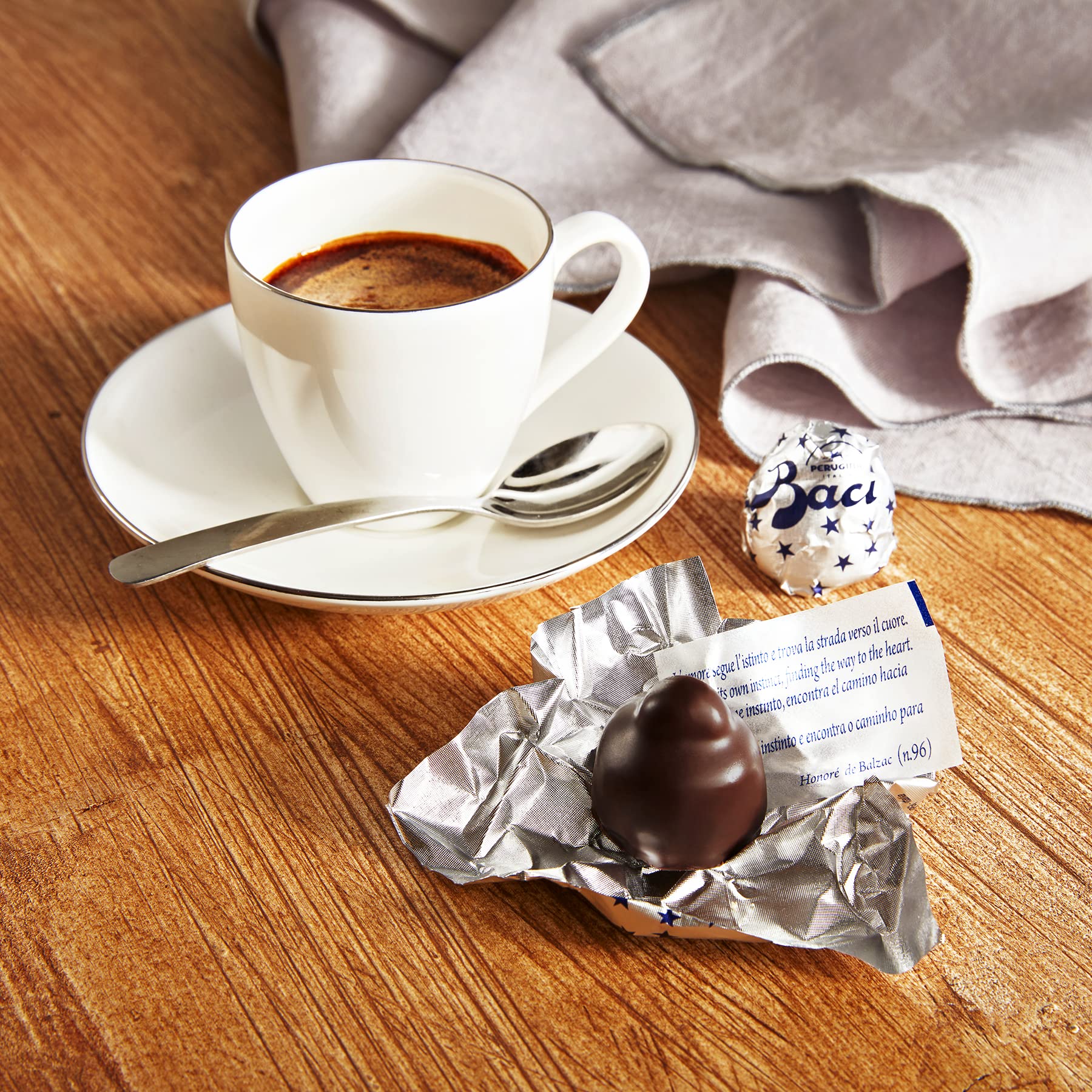 Perugina cocoa and hazelnut pieces detail on praline