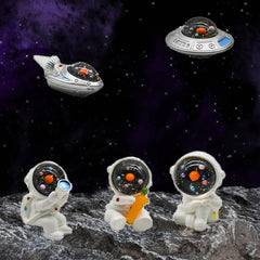 Pinenjoy spaceman figurine detailed resin model for charming miniature displays.