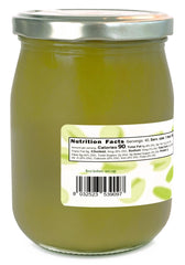 Close-up of Pistì Pistachio Spread texture reveals creamy velvet consistency.