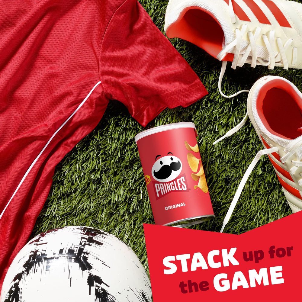 Pringles Original Potato Crisps during game time snacking