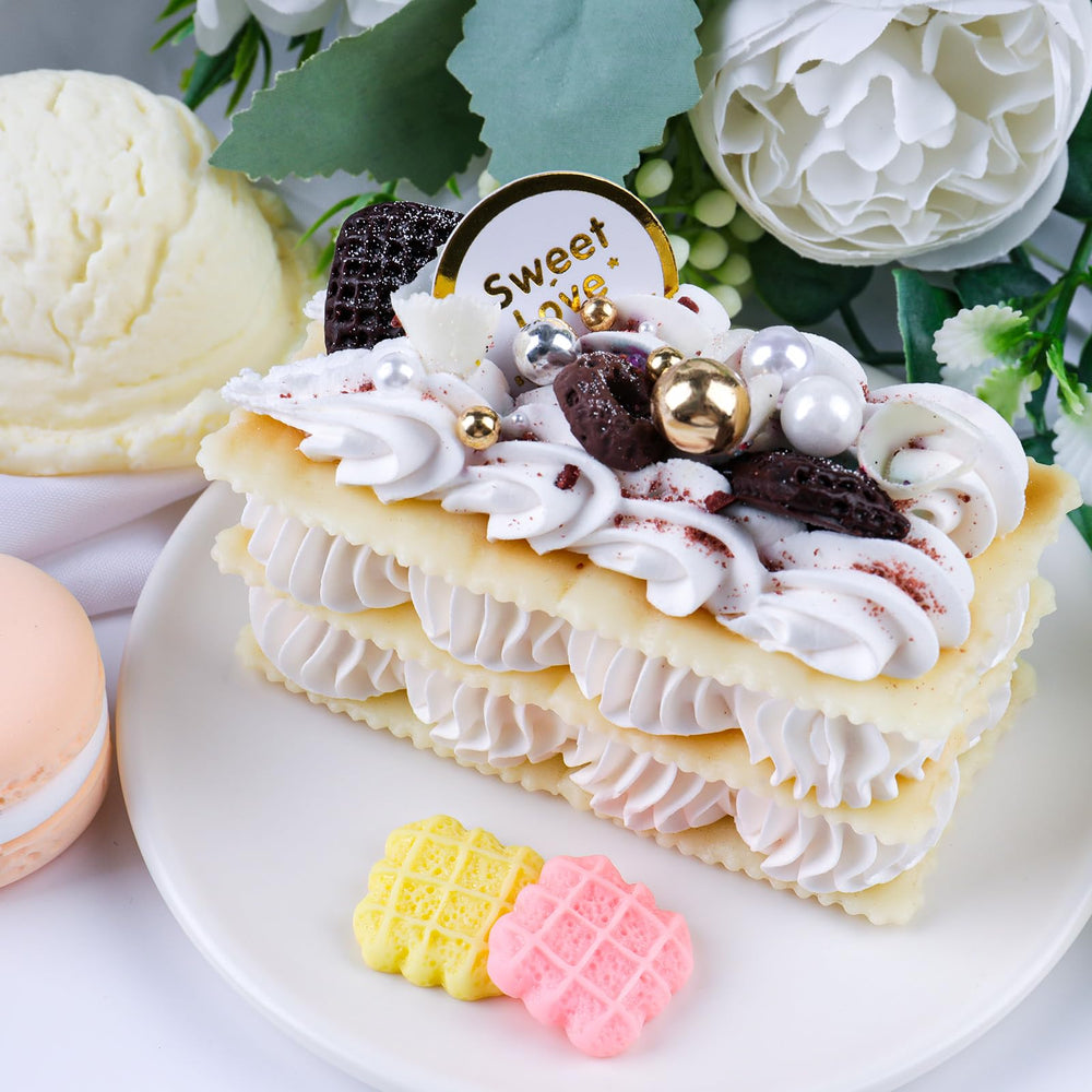 PURBOT White Pearl Sprinkles compartment box keeps sizes organized for precise decorating.