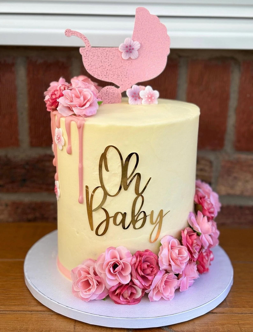 QPARTYFIRE Oh Baby topper in gold acrylic on a celebratory cake for gender reveal