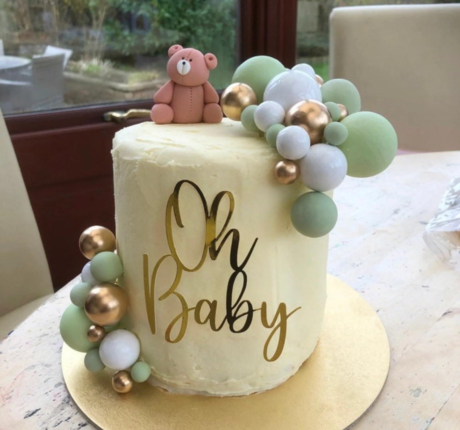 QPARTYFIRE Elegant gold acrylic Oh Baby topper as a keepsake prop