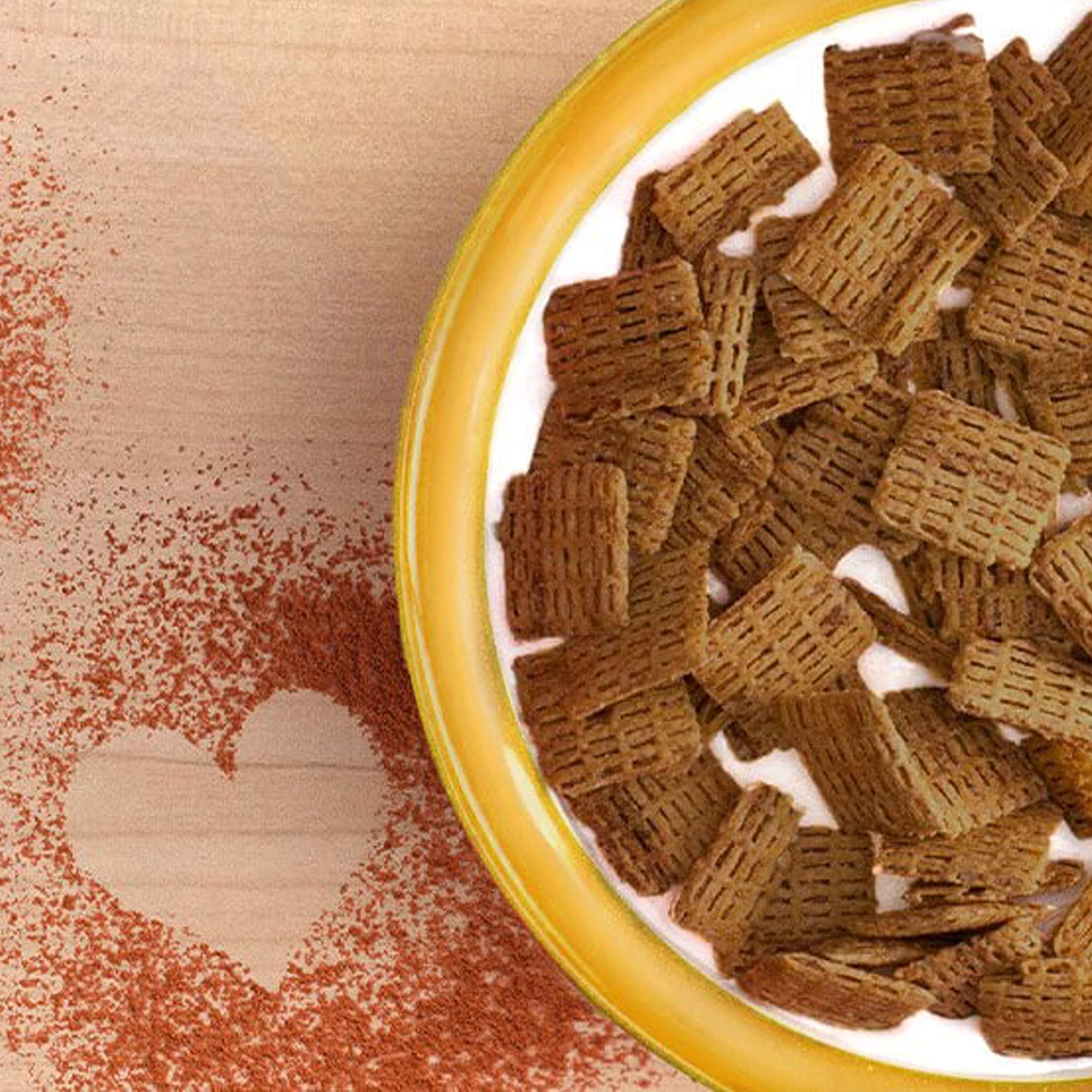 Pouring Quaker Life Multigrain Hot Cocoa into a bowl