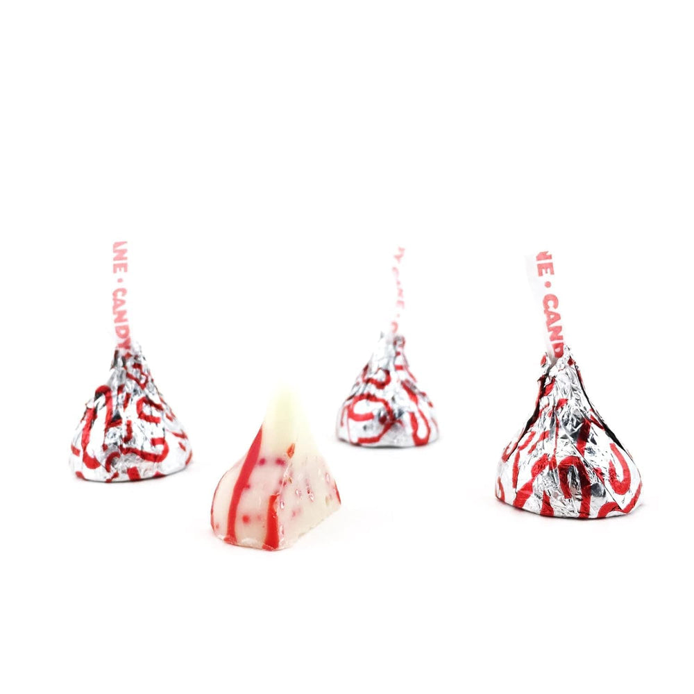 QUEEN JAX Candy Cane Kisses party favors in assorted pieces.