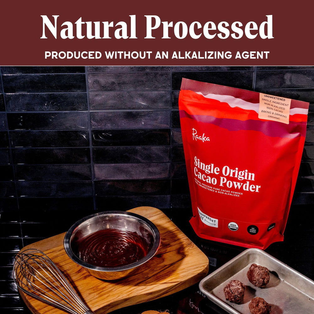 Raaka Transparent Trade label on powder container emphasizes fair sourcing