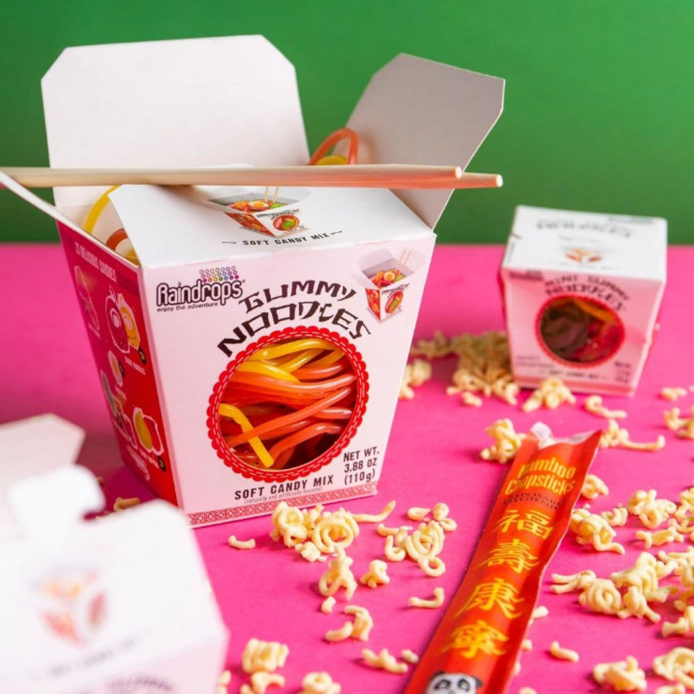 Raindrops Gummy Noodles box-opening action invites curiosity and sharing.