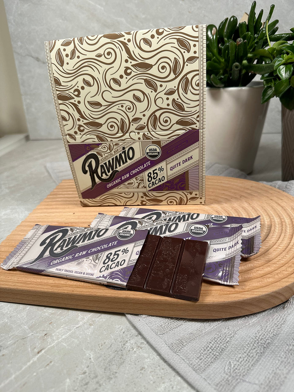 Rawmio bar texture close-up shows silky smooth melt
