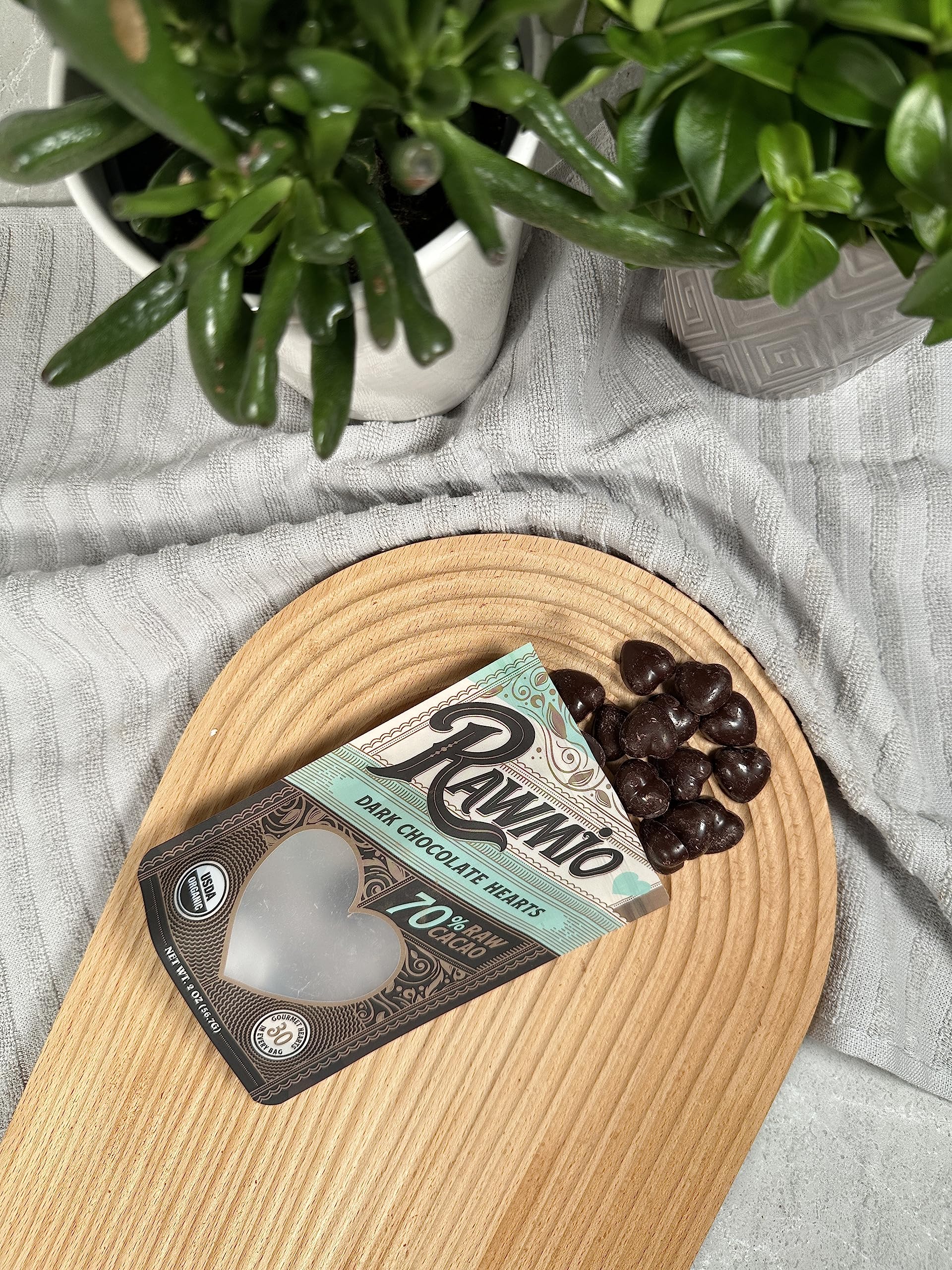 Rawmio coconut sugar ingredient detail and 70% cacao balance flavor.