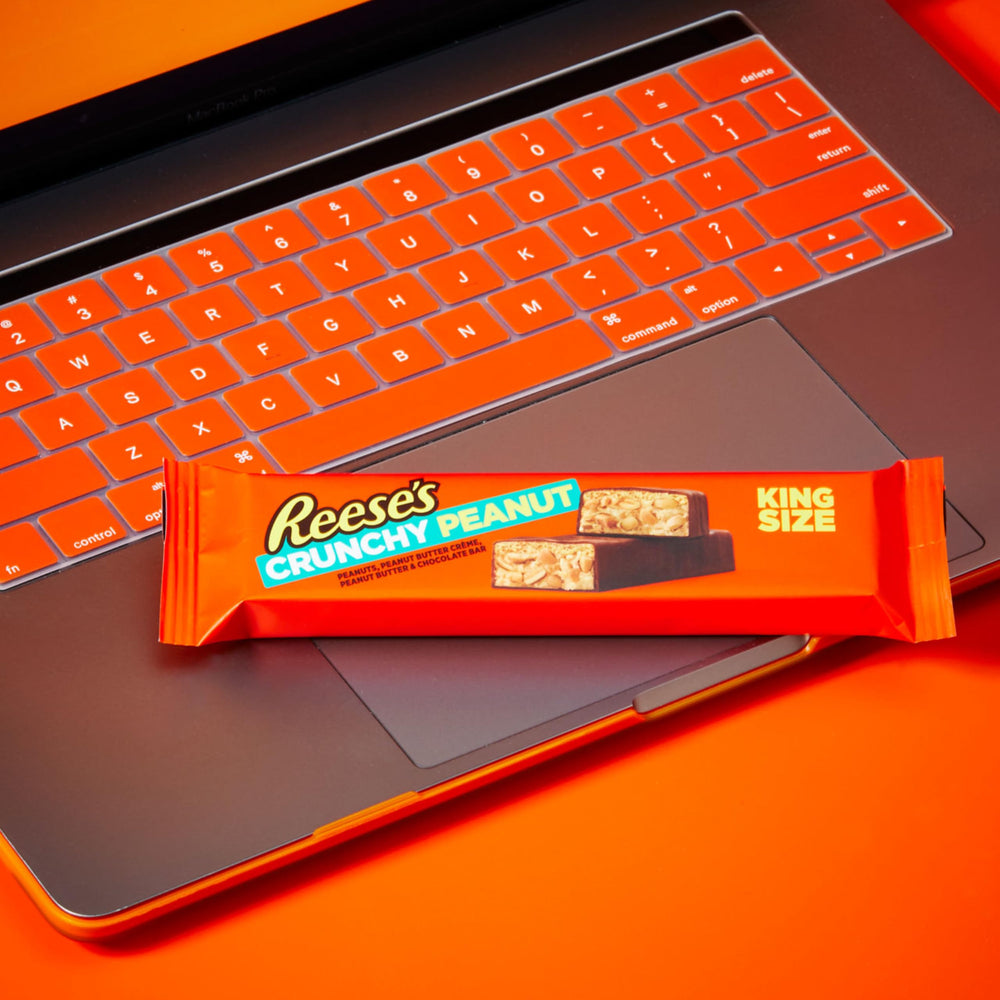 Reese's Crunchy Peanut Bars gift-ready in a goody bag.