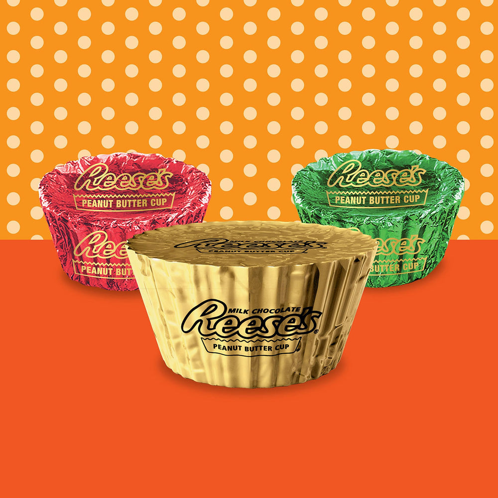 Gift bags and under-the-tree display with REESE'S Miniatures.