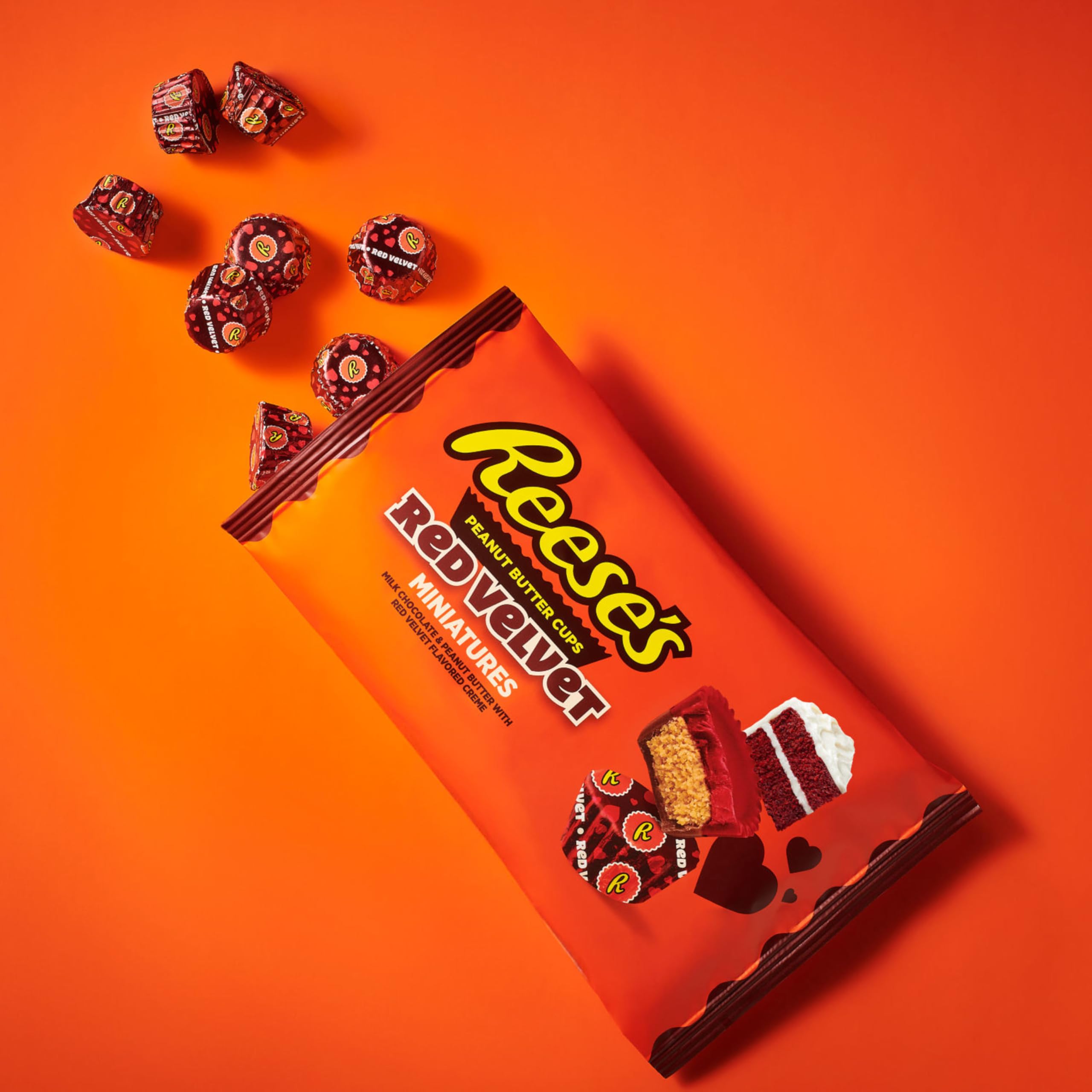 Kosher certified and gluten-free REESE'S red velvet cups packaging.
