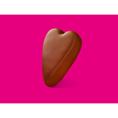 REESE'S Valentine gift box features card-ready presentation and flowers pairing.