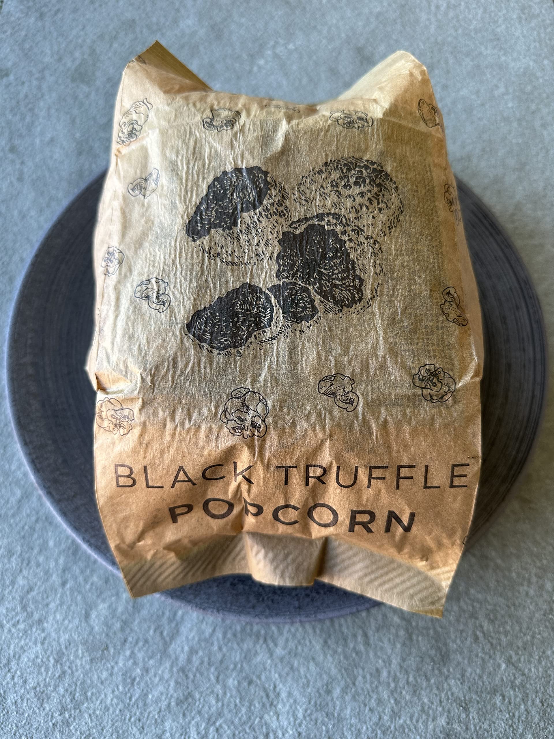 Regalis European black truffle slices showcase authentic flavor